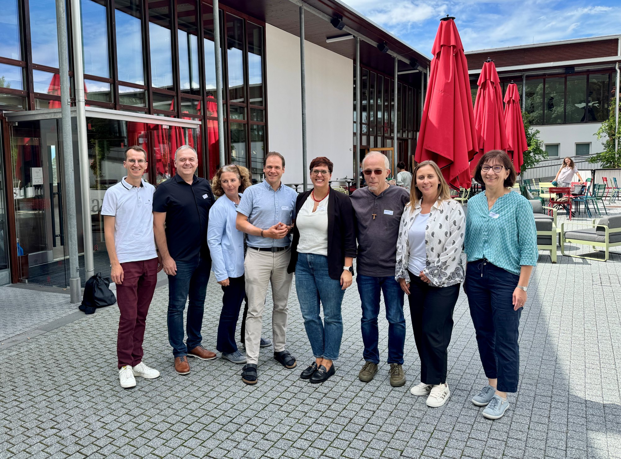 Foto von links nach rechts: jakob Geier, Mladen Milic, Christine Wachter, Thomas Folie, Sabrina Wachter, Pater Guido, Anna Ladstätter, Pia Dünser;