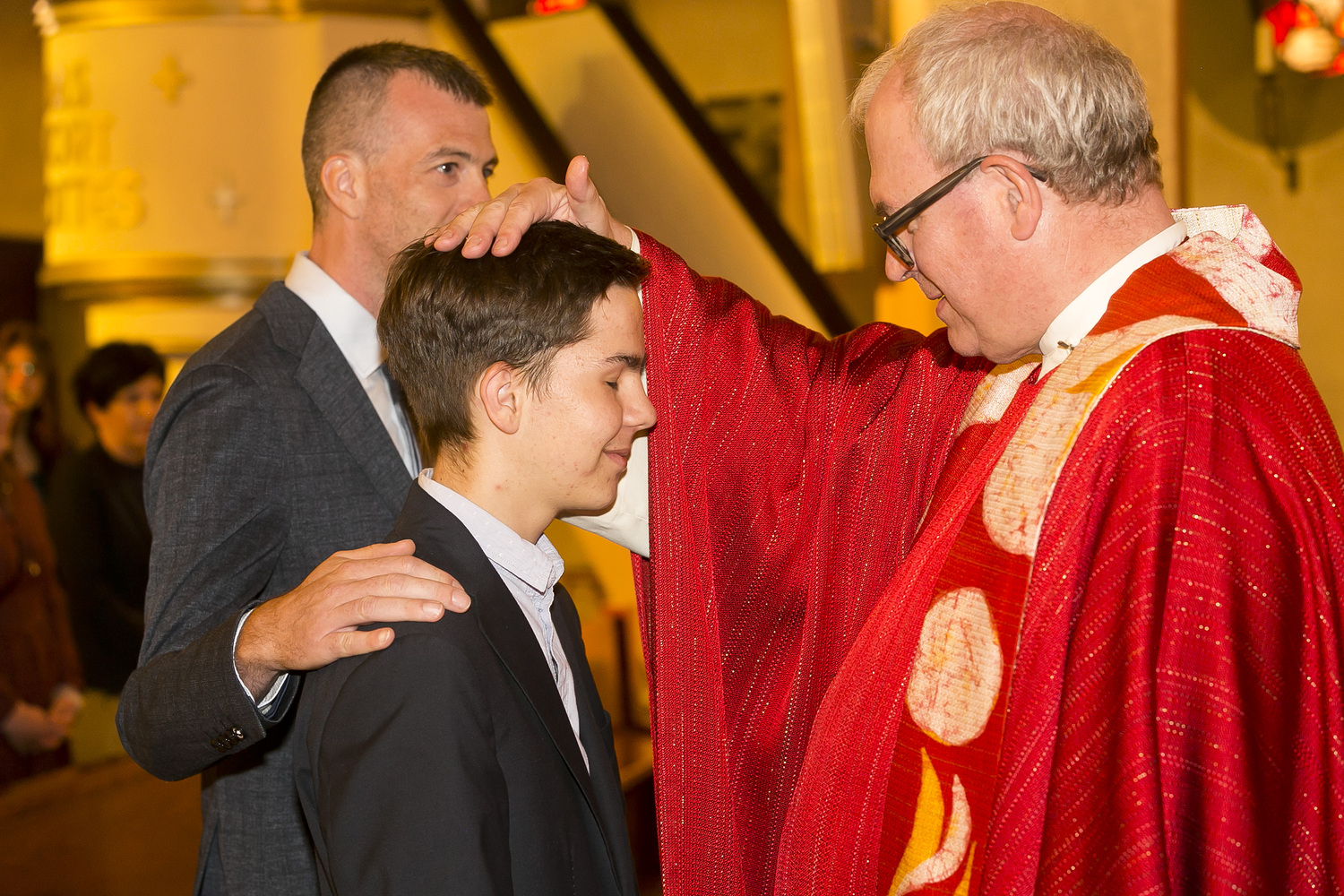 Bludenz am 24.2.5.2024   Kirche Firmung in Bludenz, Firmsakrament von Hubert Lenz gespendet, Taufe, Geschenk Ziege